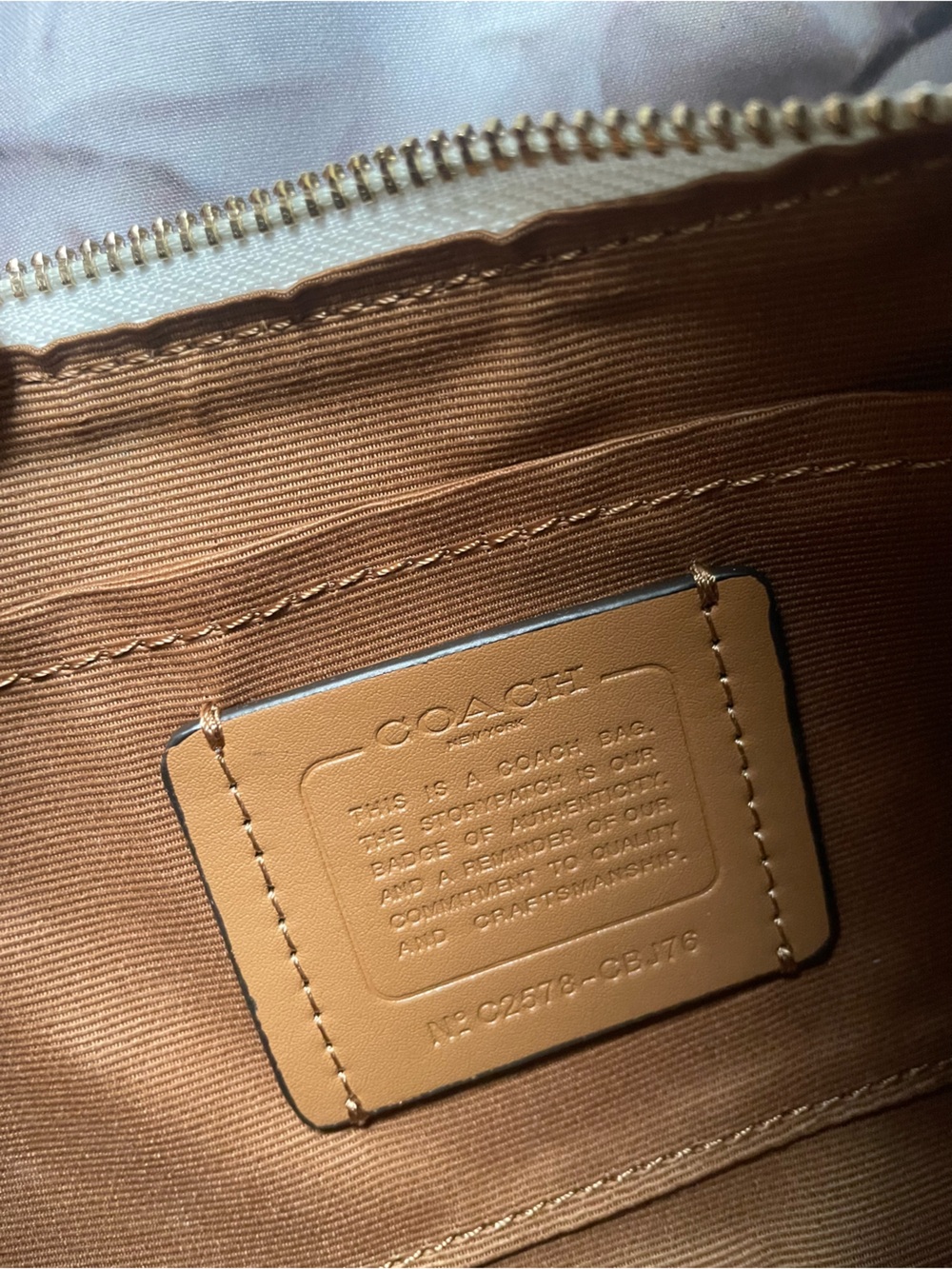 Coach X Peanuts White Pebbled Leather Shoulder - Picture 6 of 6